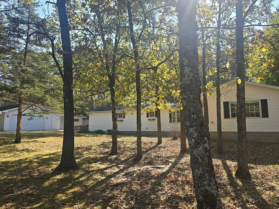 1st image of W7157 S Oakwood Cir