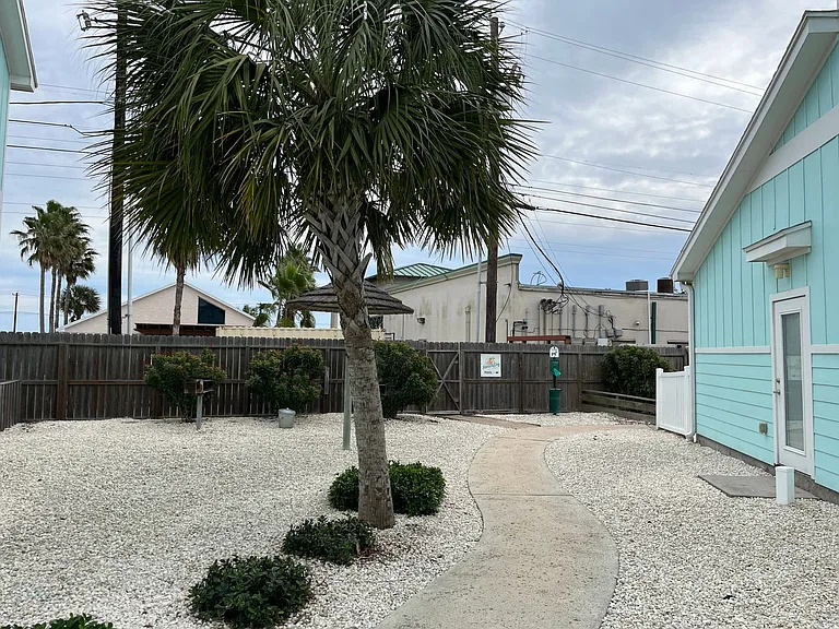 15128 Dory Dr — Photo 23