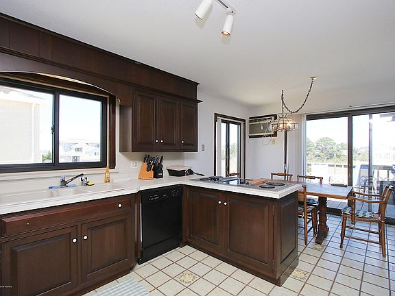 5th image of 115 W Osborn Avenue