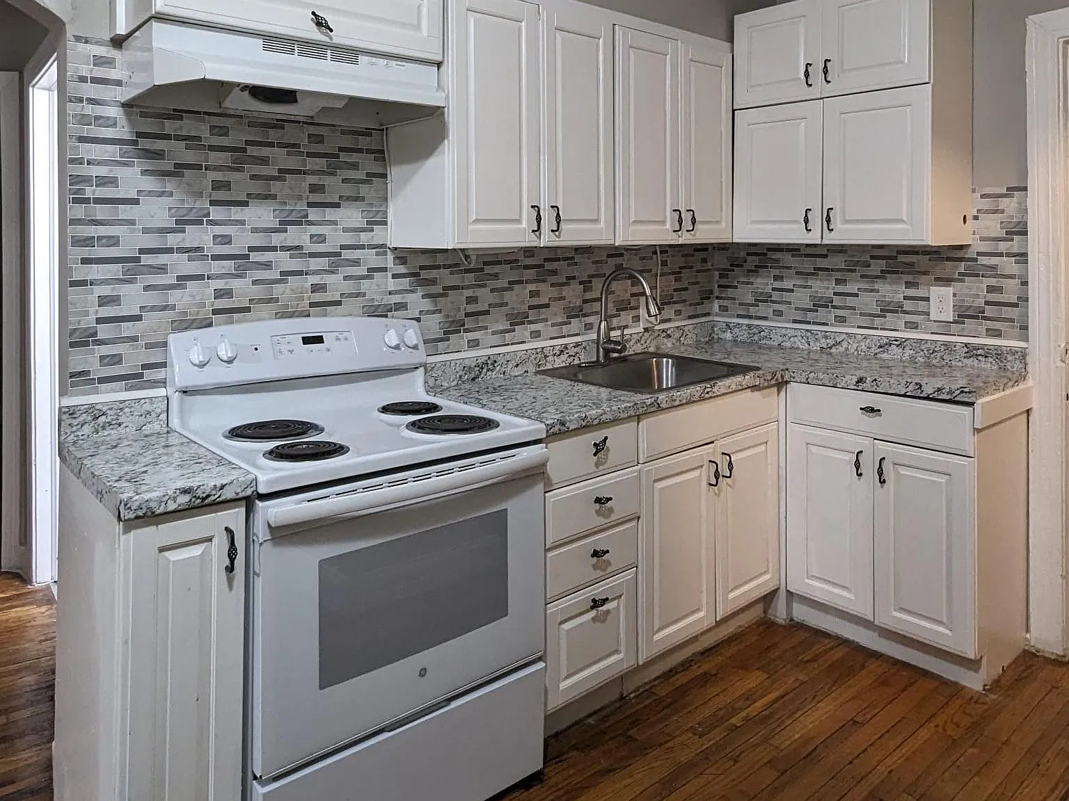 4 bed, 1082 sqft, $1,400 — Photo 2