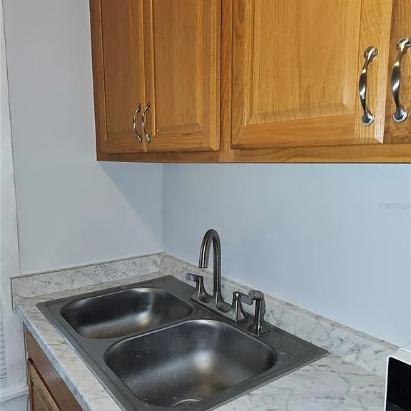 421 NW 10th Ave — Photo 8