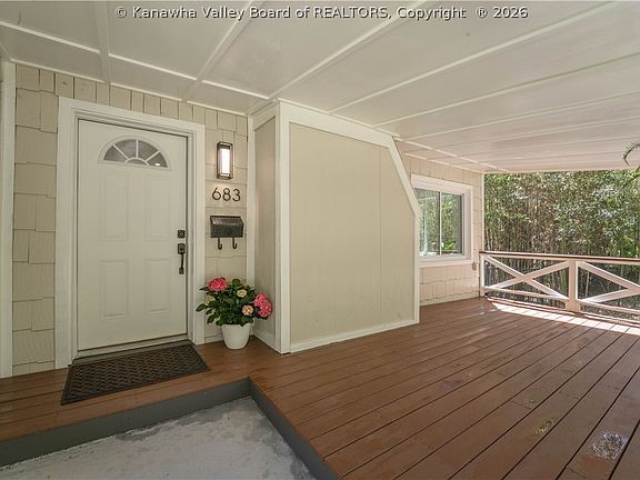 4th image of 683 Forest Cir