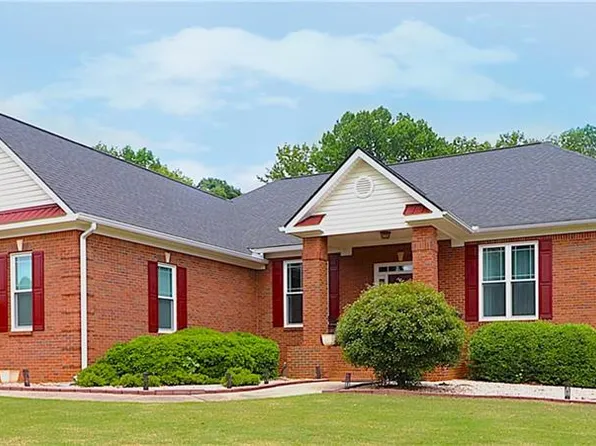 4684 Martins Crossing West Dr, Flowery Branch, GA 30542
