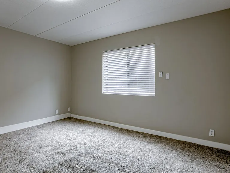 Meadowlark Apts — Photo 26