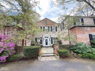 481 Kercheval Ave, Grosse Pointe Farms, MI 48236