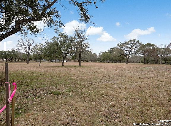 3rd image of 2031 Indian Creek Ln
