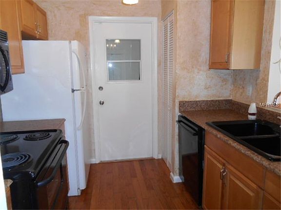 4th image of 1718 Coco Palm Cir