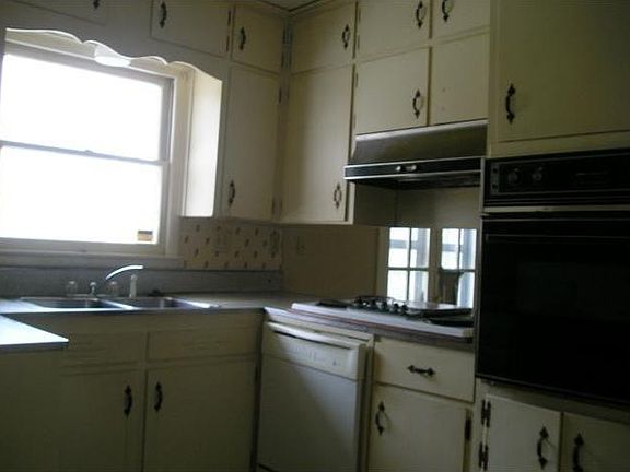 5th image of 11525 Belmont Ave