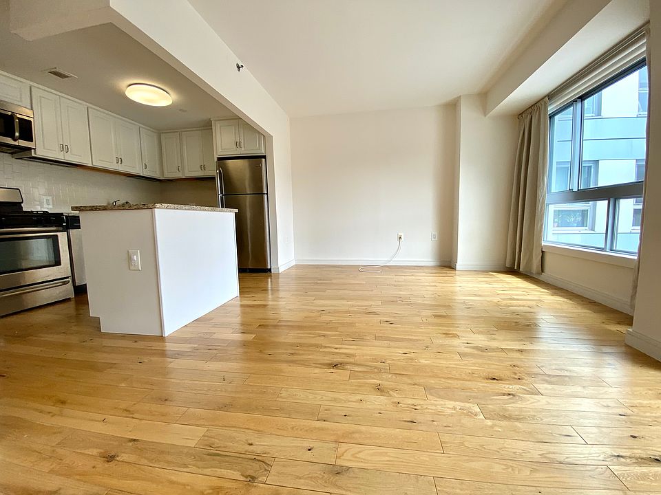 1st image of 171 W 131st St APT 420