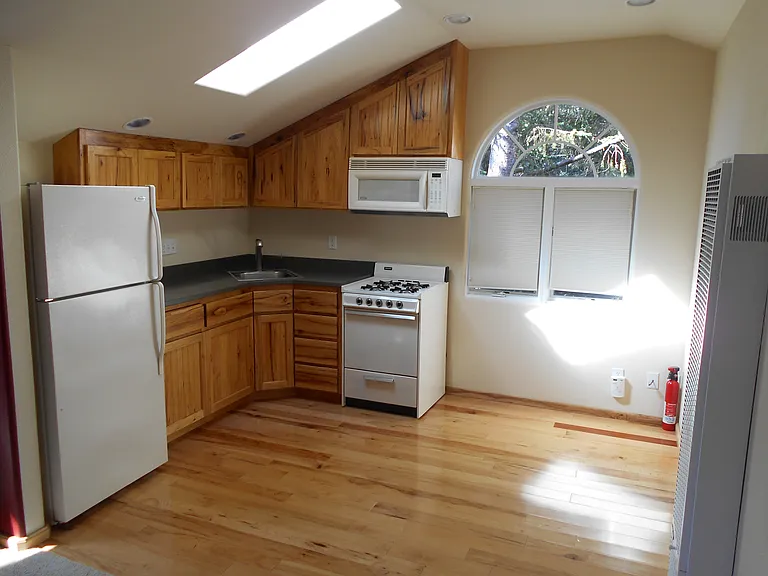 124 Downing Dr — Photo 3