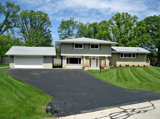 200 Birch Dr, Shorewood, IL 60404