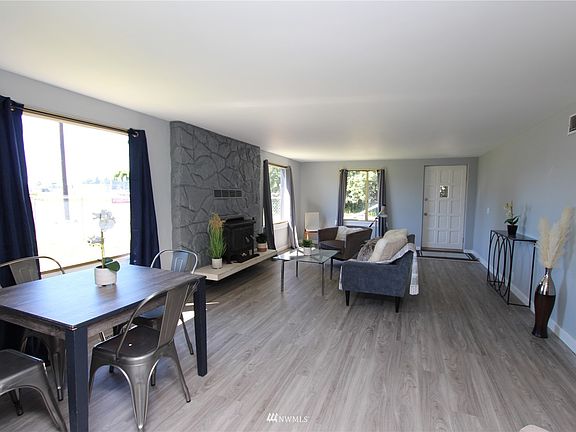 3rd image of 1010 Ash Ave