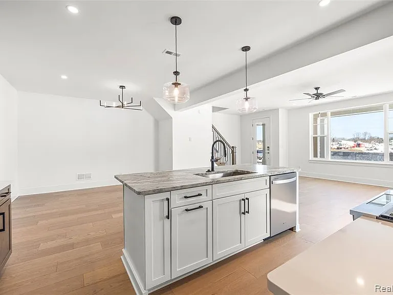 416 S Center St — Photo 11