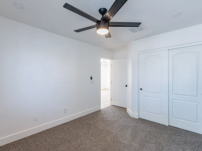 2225 E Sunland Ave — Photo 27