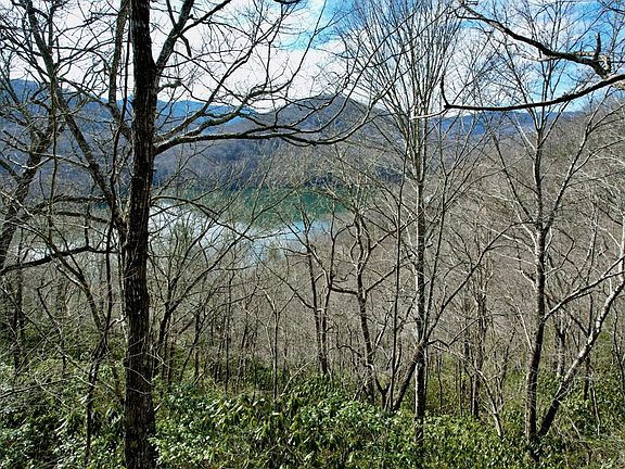 2nd image of 14 Holly Ridge Rd