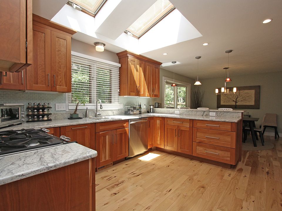 1st image of 2 Eastbrook Dr