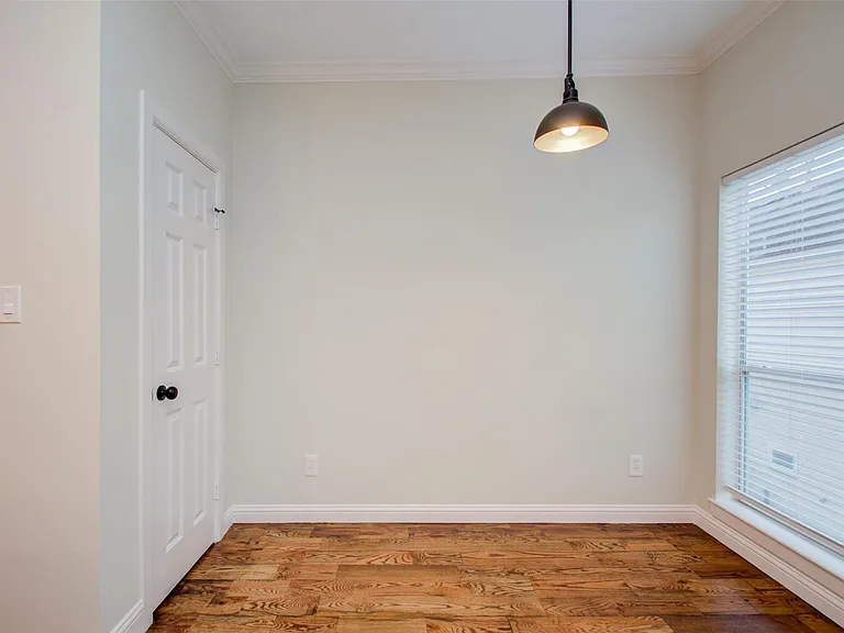 1733 Tuam St — Photo 24