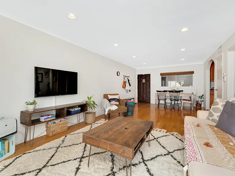 14934 Dickens St #9 — Photo 11