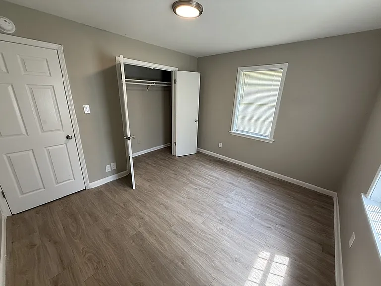 1351 Austin St — Photo 4