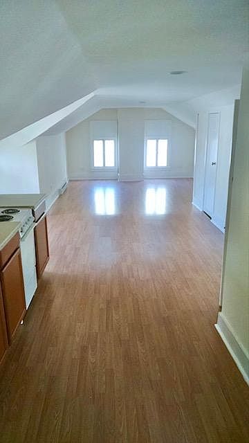 1st image of 440 Glen St #6