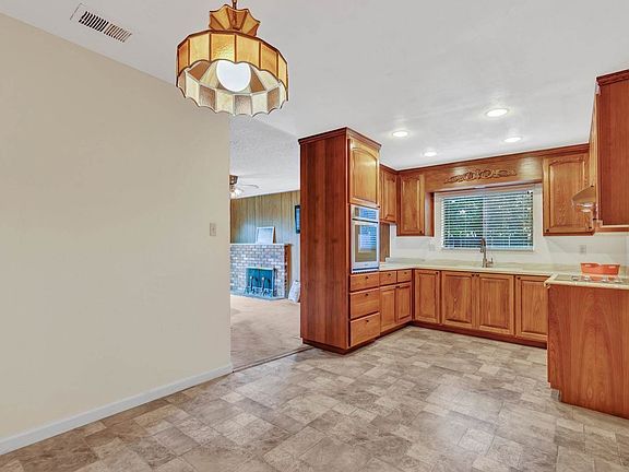 2nd image of 133 Berryessa Dr