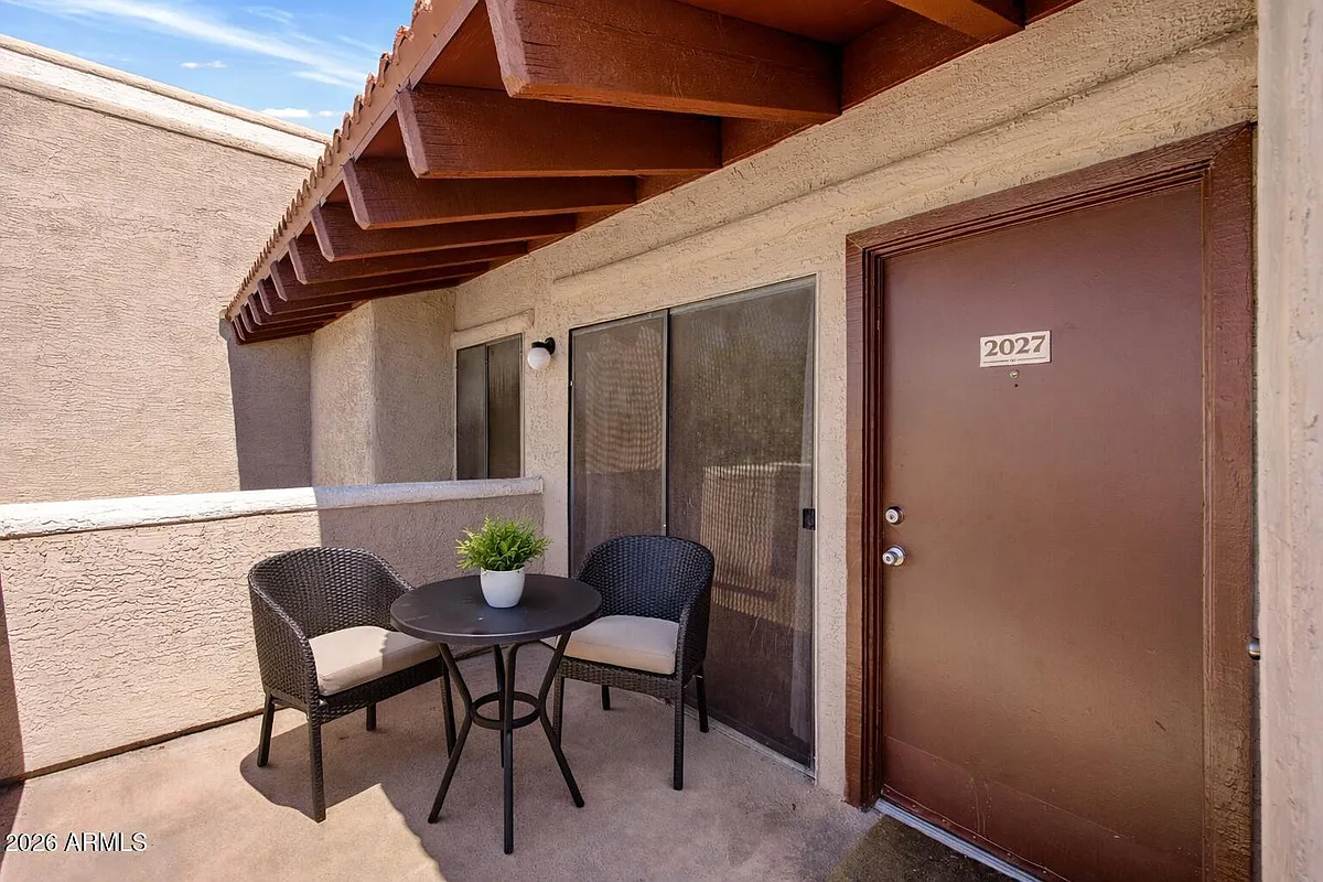 Building Photo - 5757 W Eugie Ave #2027