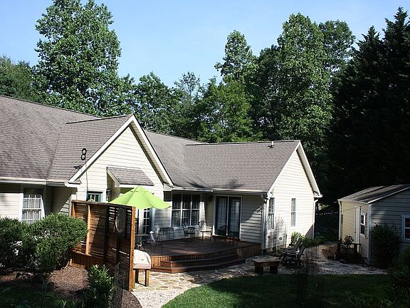 4th image of 102 White Cedar Ln