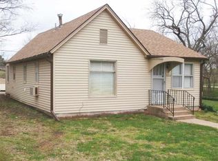 830 9th St, Pawnee City, NE 68420