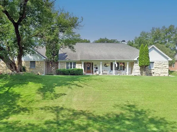 995 Prince Phillip Dr, Dubuque, IA 52003