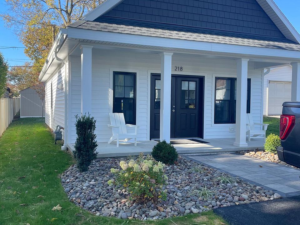 1st image of 218 Summit Ave