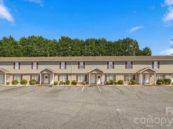 102 King Henry Ln, Granite Falls, NC 28630