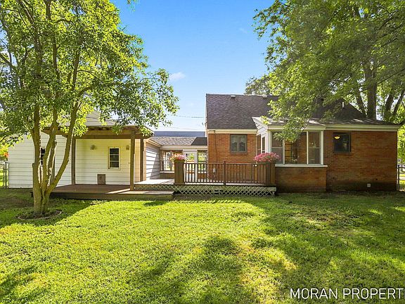5th image of 210 Hope Ave