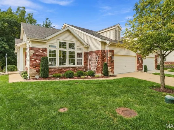 6296 Whisper Bend Dr, Saint Louis, MO 63129