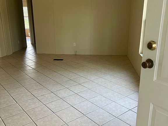 3rd image of 937 Crystal Hill Rd