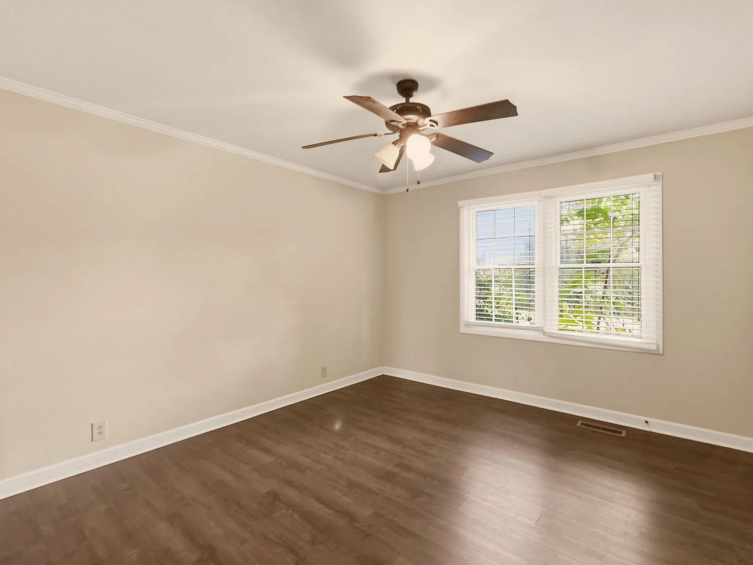 3 bed, 1280 sqft, $2,200 — Photo 2