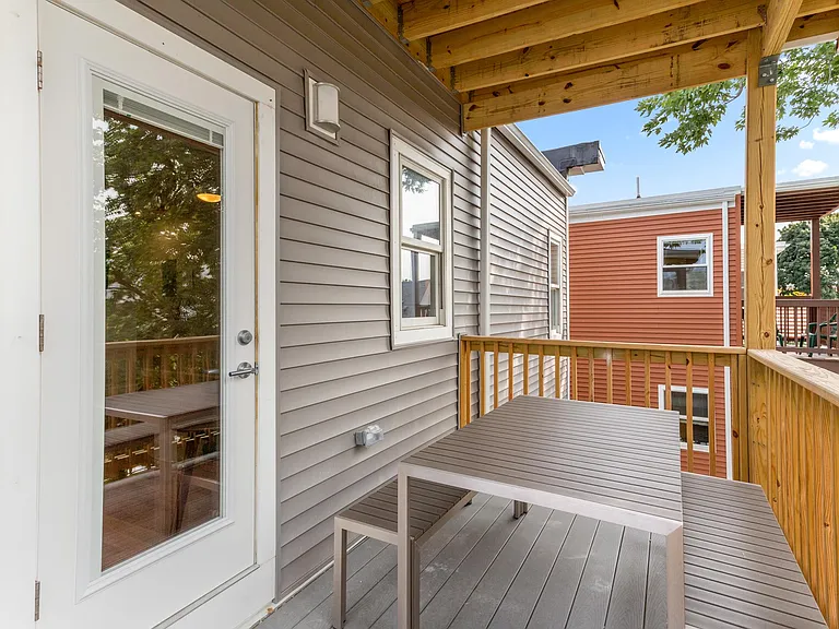 1047 Saratoga St #4 — Photo 14