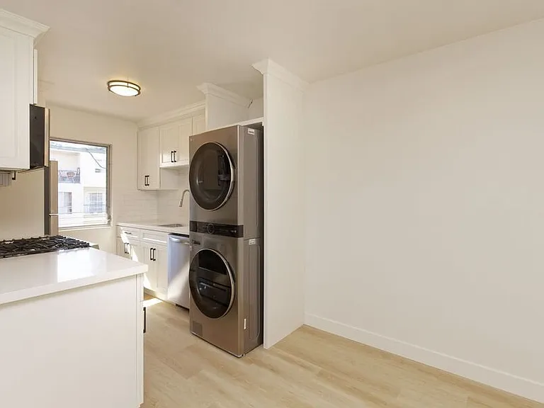 407 Vernon St — Photo 10