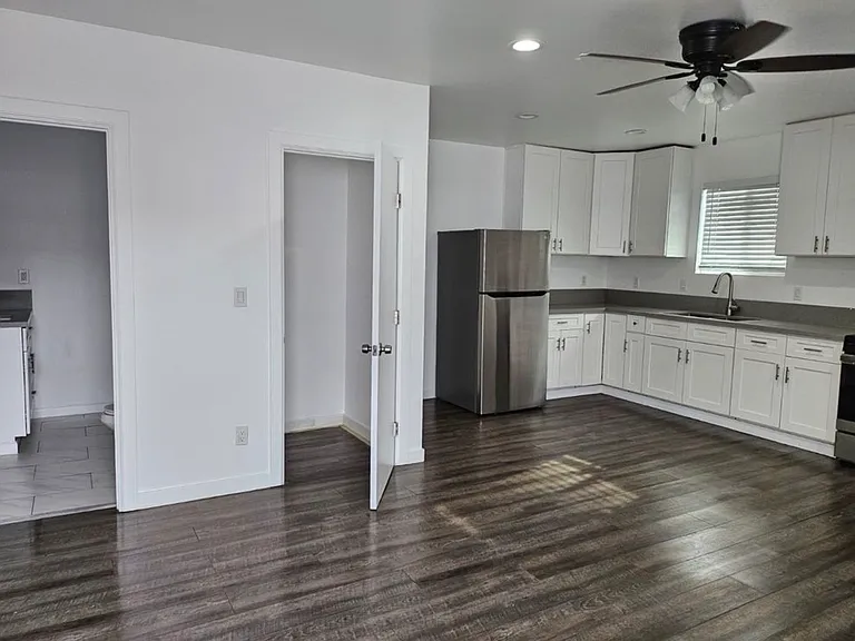 247 Avenida De La Plz #2 — Photo 4