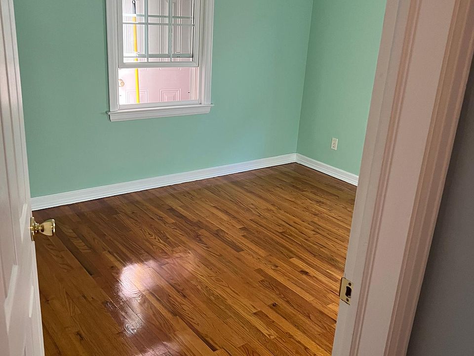 1st image of 11 Parkwood St