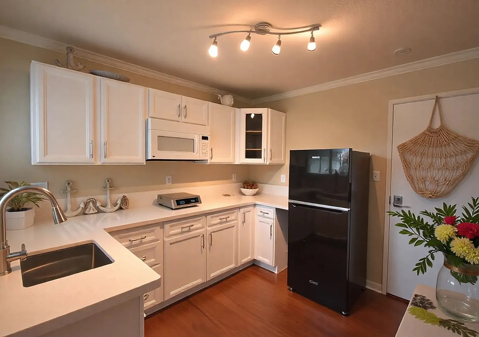 Large Kailua Studio - Utilities Included. $2300/mo — Photo 1