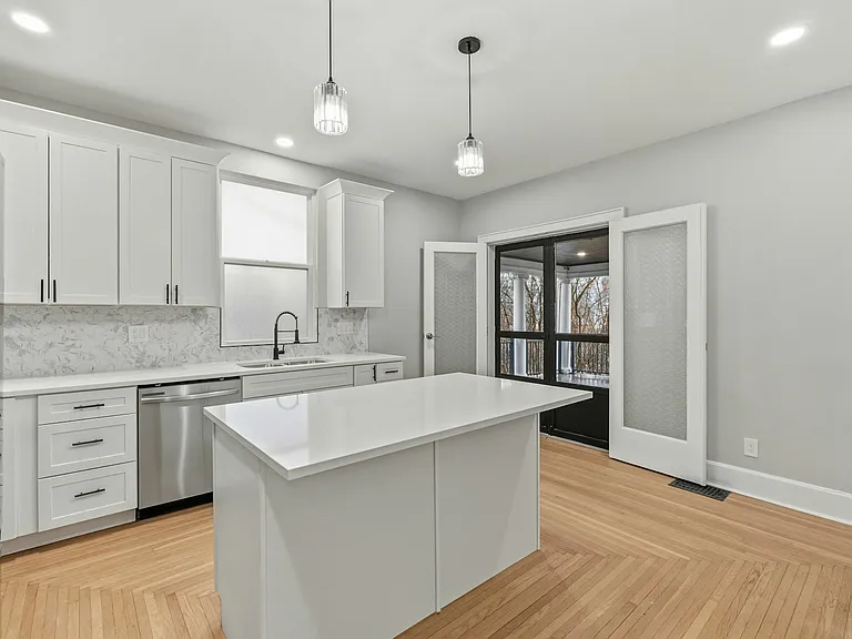 2978 Wardall Ave — Photo 10