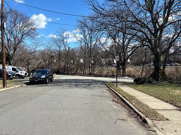 4th image of 31 Gracel St