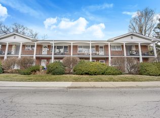 340 Waukegan Rd APT 4, Glenview, IL 60025