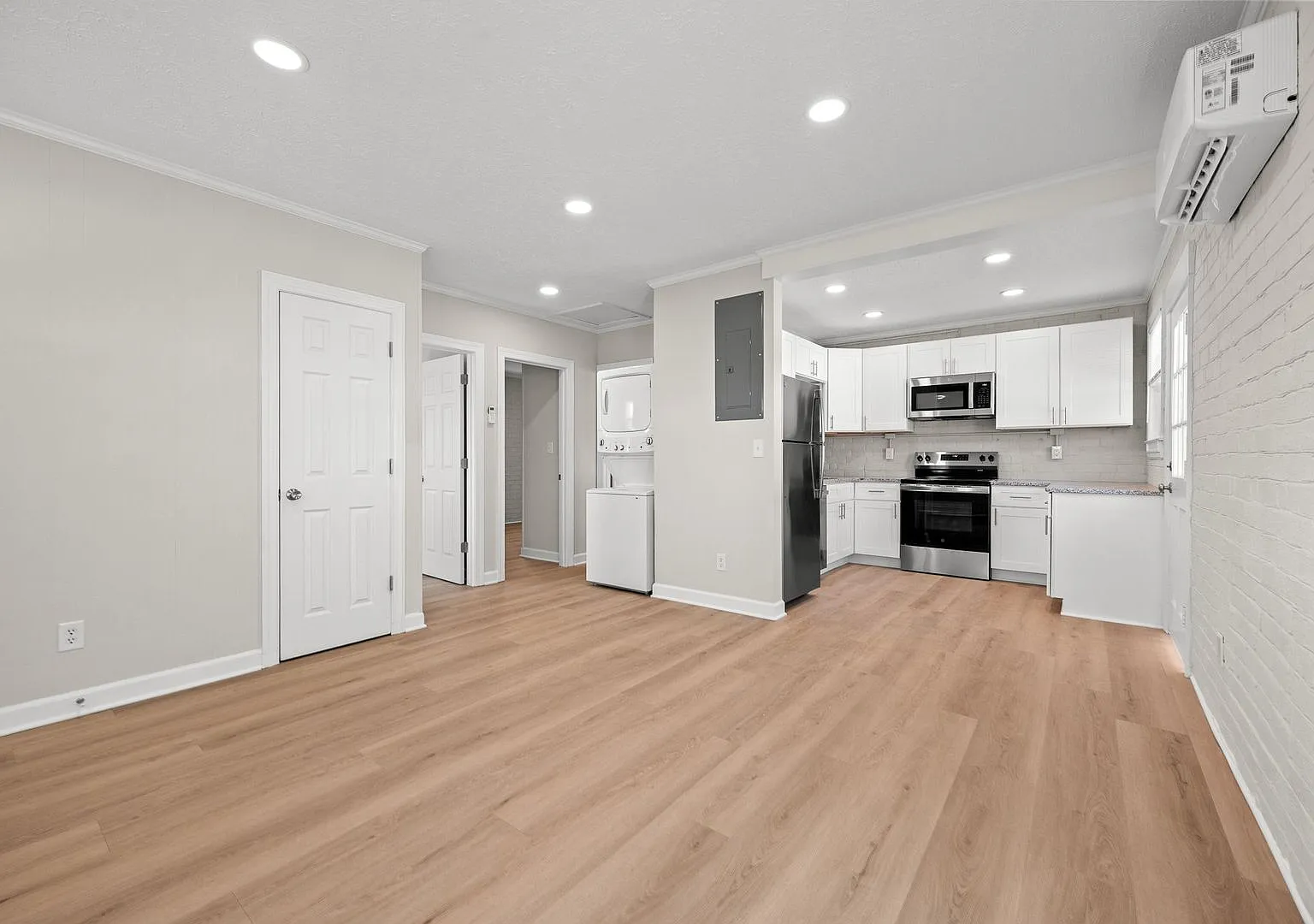 132 Madison Circle — Photo 3