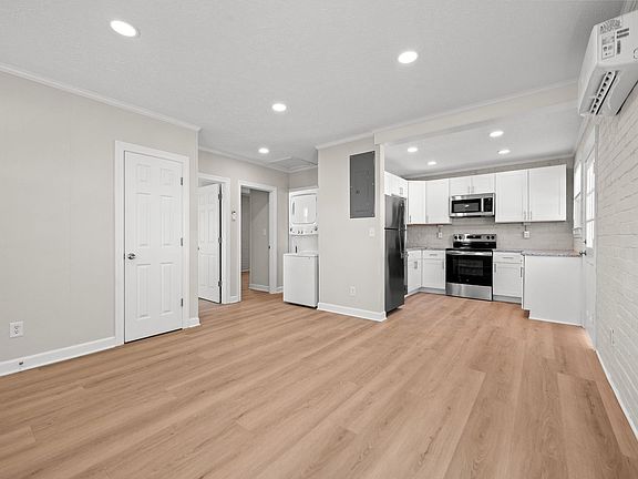 3rd image of 132 Madison Cir #A
