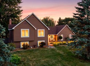 9040 E Sunrise Cir, Eden Prairie, MN 55347