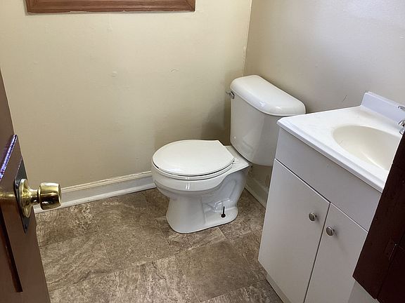 3rd image of 6912-14 W Mill Rd #6914