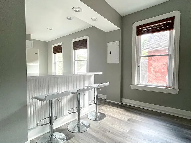 2045 W 38th St #U — Photo 2
