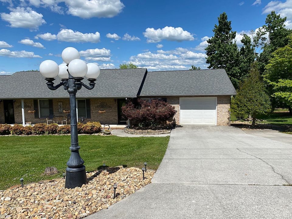 1st image of 927 Weaver Hill Dr