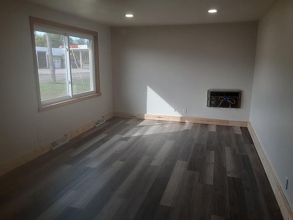 5th image of 700 E Lead St